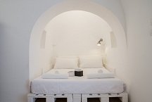 Fikus_Trullo double bed in niche