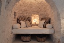 Trulli Bianchemura_dining room with sleeping alcove